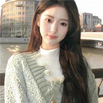 庇护棕榈树下